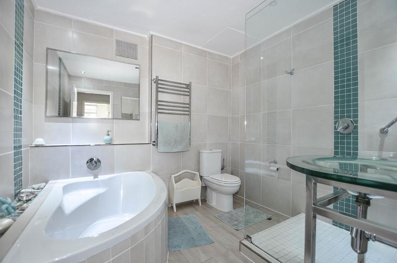 3 Bedroom Property for Sale in Dolphin Beach Western Cape